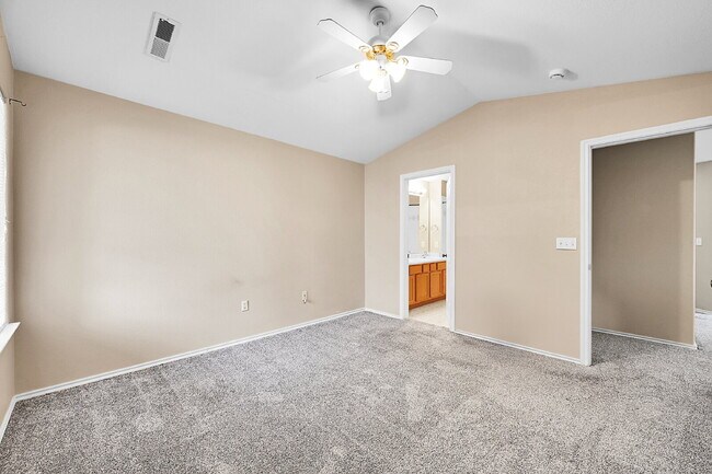 Building Photo - $1,600.00, 3-bed, 2-bath, located in Colorado Springs.