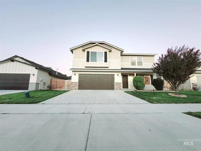 Building Photo - Welcome Home - 4 Bedroom 2.5 bath Home in ...