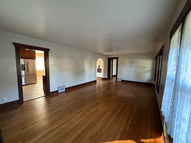 Building Photo - 1034 E Whitman St