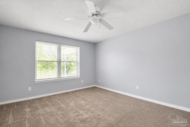 Building Photo - 10609 Creek Ridge Dr