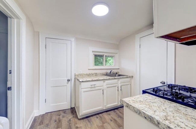 Building Photo - 416 N Central Ave