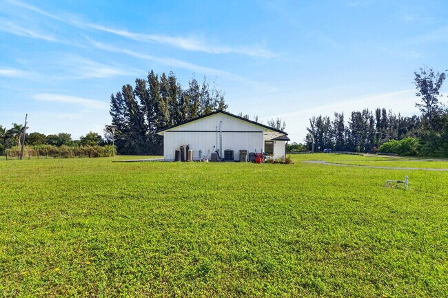 Building Photo - 5989 Coconut Blvd