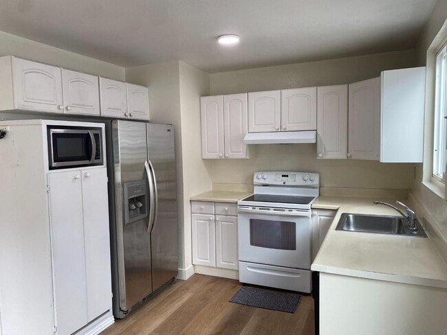 Building Photo - 81 Camelot Ct