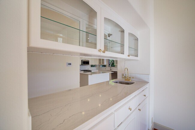 Building Photo - 4bd/4ba Kirkland House