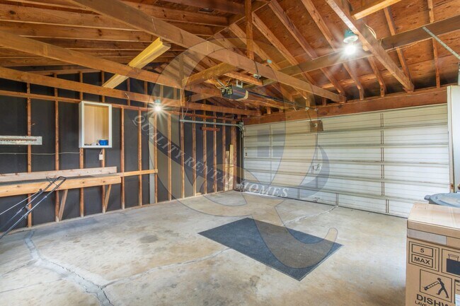 Building Photo - Available Now in Flint Twp.!!