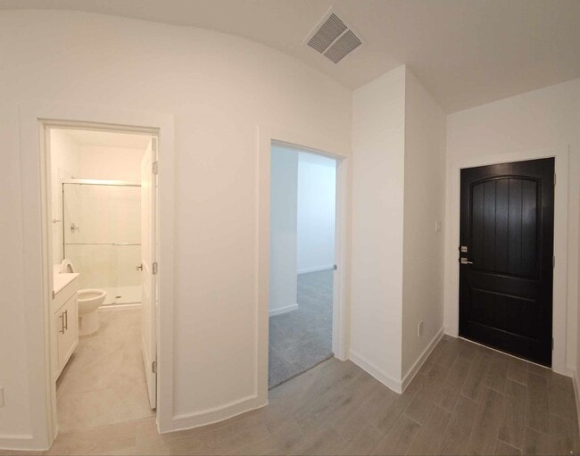 Building Photo - 8430 Bay Oaks Dr