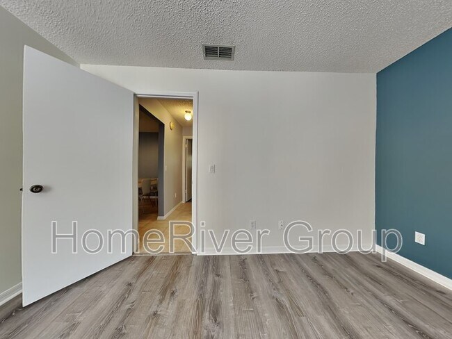 Building Photo - 13305 W Newberry Rd