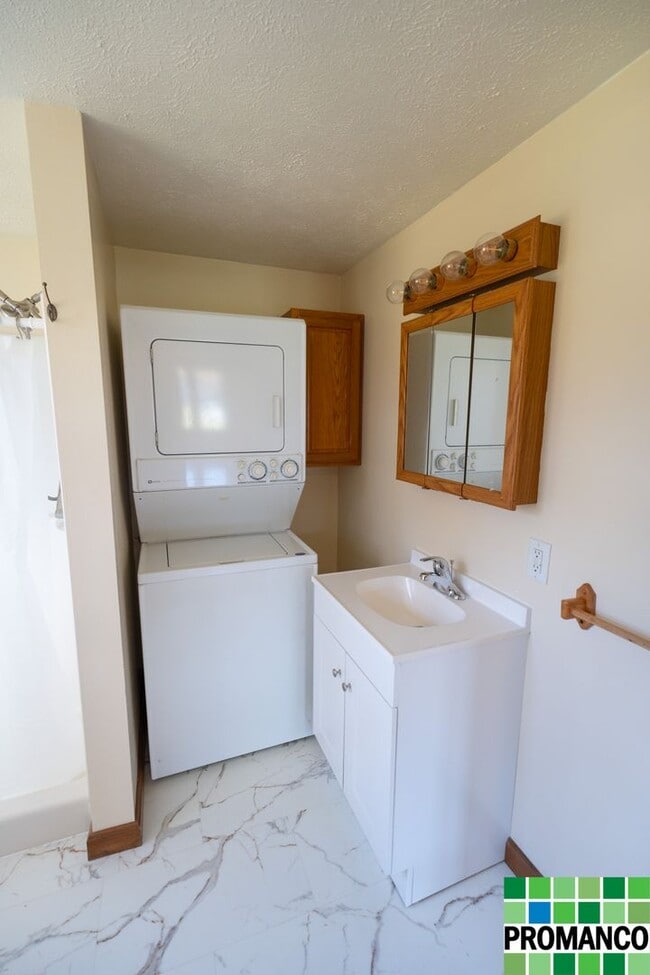 Building Photo - Southern Style Charming 3-Bedroom Farmhouse