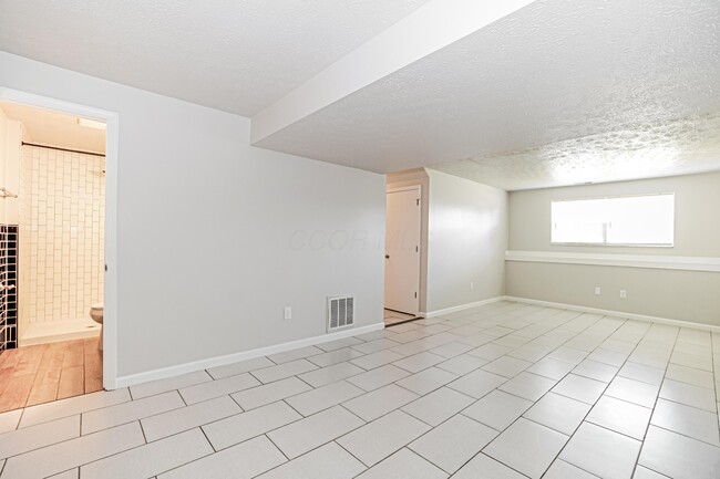 Building Photo - 5727 Sundial Dr