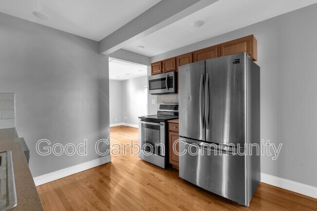 Building Photo - 84 Crane St