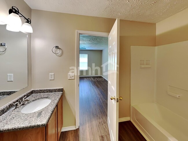 Building Photo - 2727 Sutherland Dr