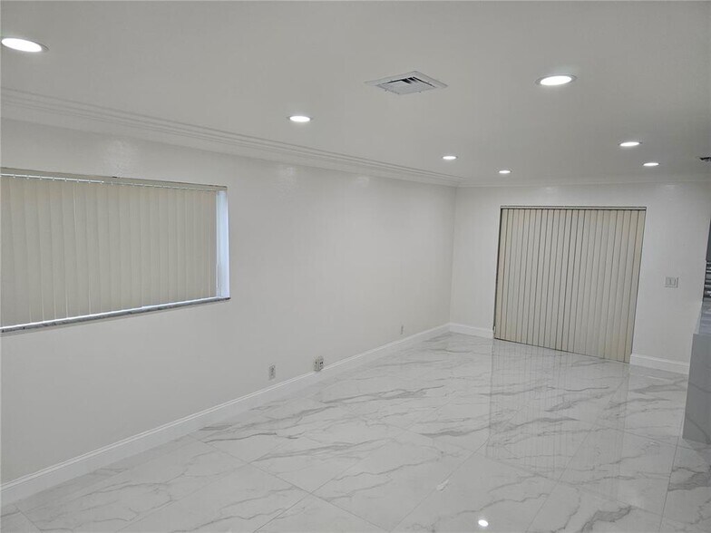 Building Photo - 3800 NW 110th Ave