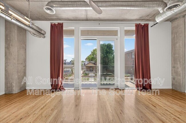 Building Photo - 3201 Shoshone St