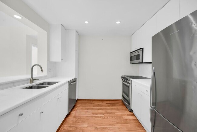 Building Photo - 2110 City Pl