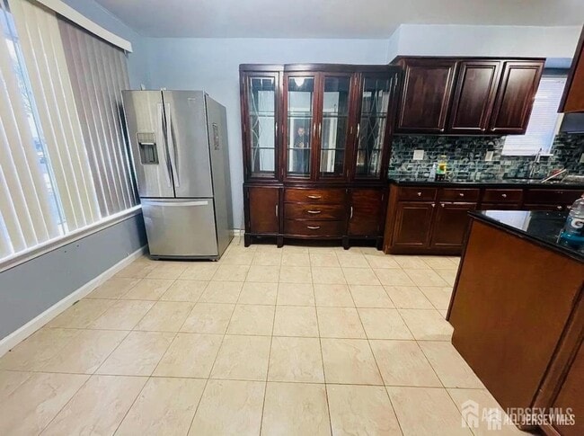Primary Photo - 94 Brewster Cir