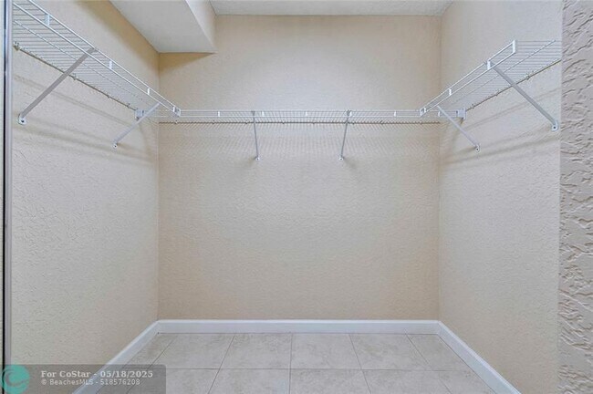 Building Photo - 8140 NW 128th Ln