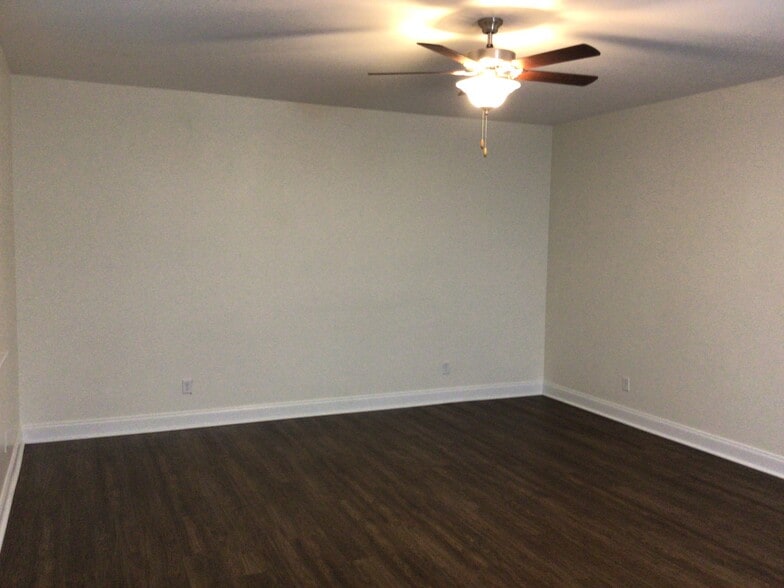 Building Photo - 16 Cherry St