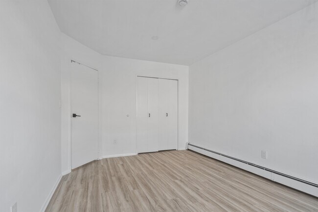 Building Photo - 4017 Hudson Ave