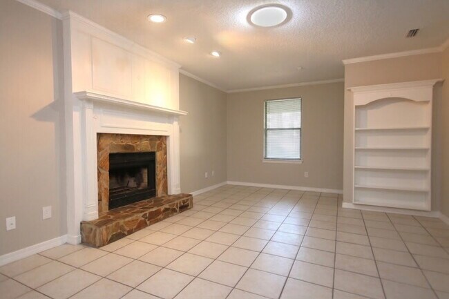 Building Photo - 2BR/1BA North Pensacola Home Near UWF with Fireplace, No Carpet & Fully Fenced Backyard
