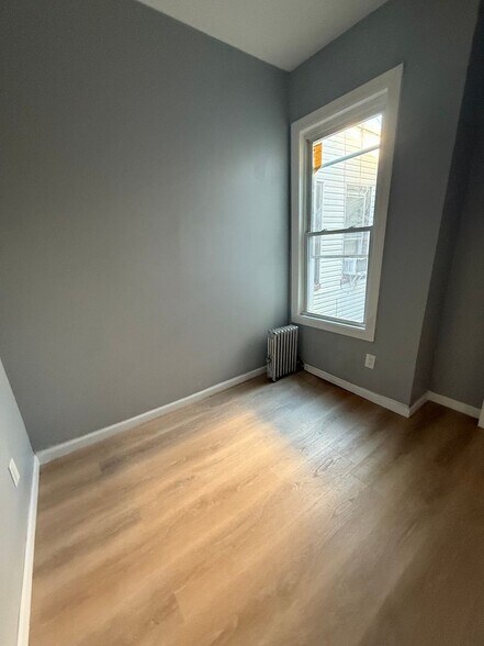 Building Photo - 189 Sheridan Ave