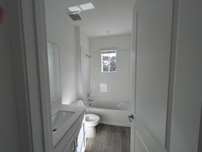 Building Photo - 6831 Cobia Cir