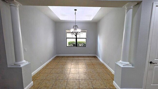Building Photo - 11555 NW 81st Pl