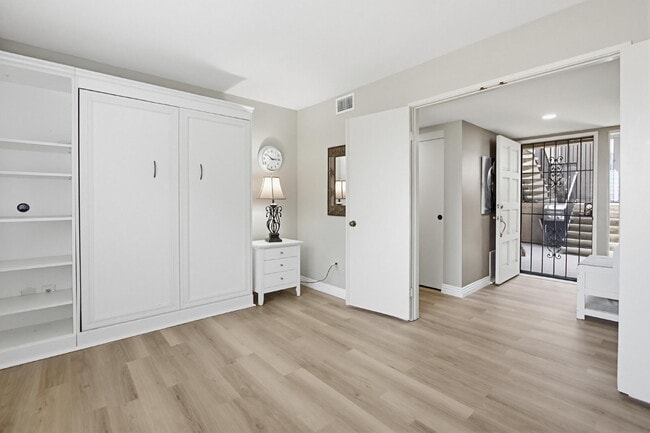 Building Photo - $3,200 - Charming 2-Bedroom + Optional 3rd Bedroom/Office Condo in Desirable Oaks North 55+ Commu...