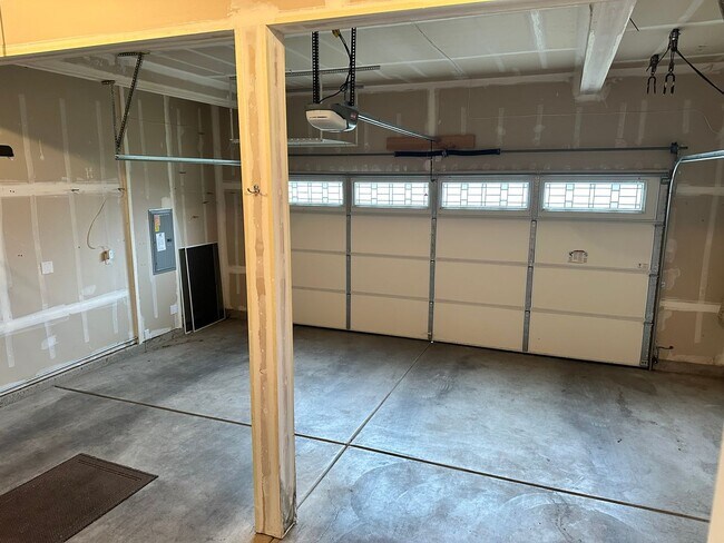Building Photo - 3Bd/2.5Ba Covington House
