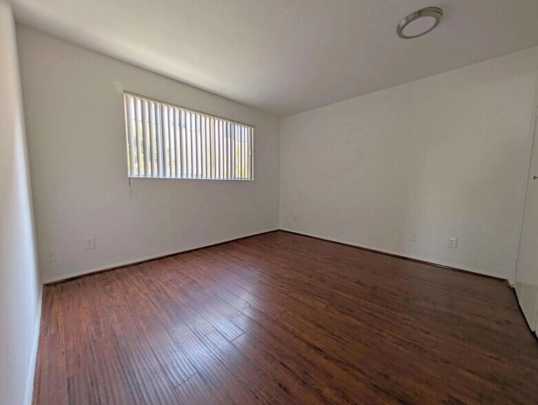 Building Photo - 1034 N Martel Ave