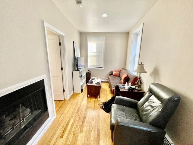 Primary Photo - 2-4 Thacher St