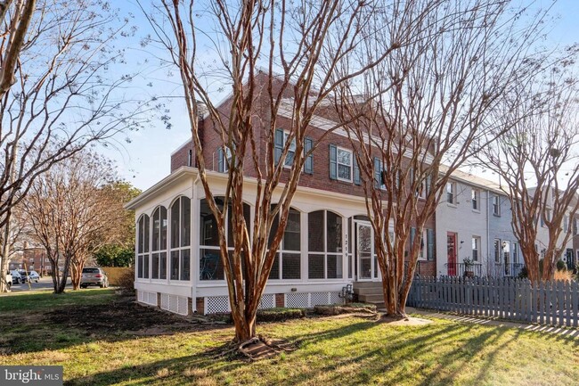 Primary Photo - Gorgeous, Sun-lit,Townhouse in Alexandria