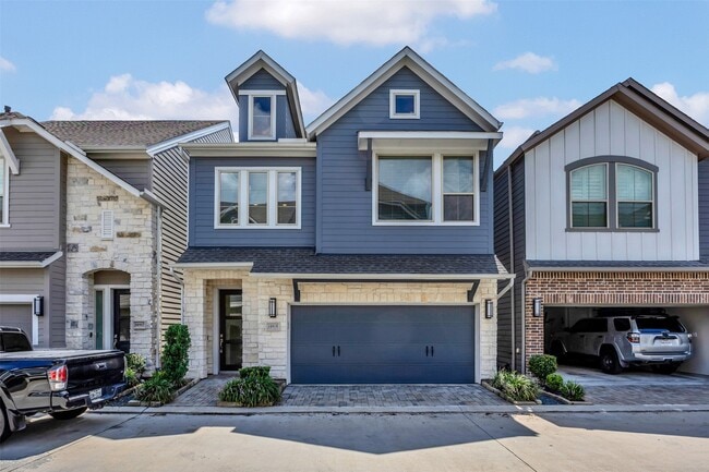 Building Photo - 10919 Brambling Wood Dr