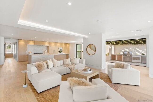 Building Photo - 2082 Via Casa Alta
