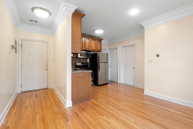 Building Photo - 70 South St