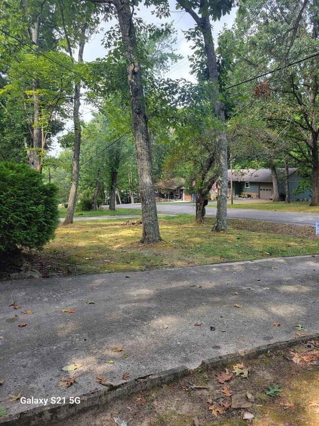 Building Photo - 214 Lakeshire Dr