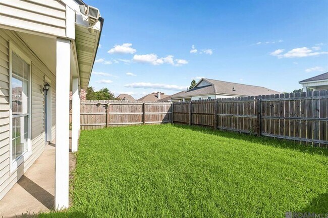 Building Photo - 3325 Myrtle Grove Dr