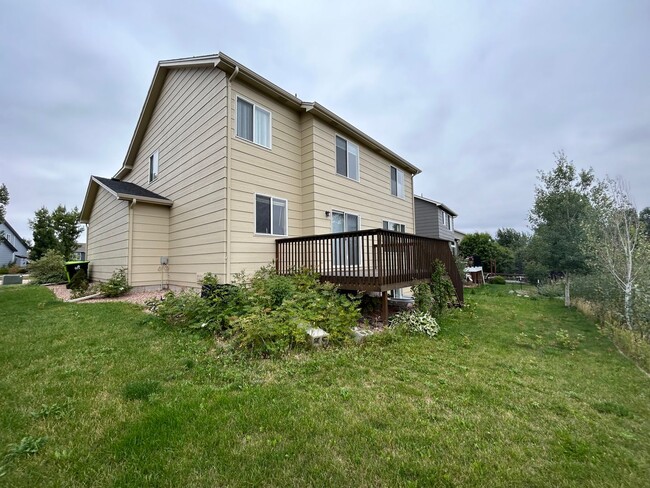 Building Photo - 4 Bed 3.5 Bath
