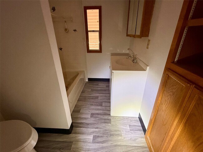 Building Photo - 202 S Magnolia St