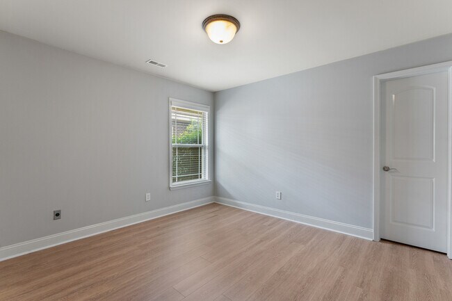 Building Photo - 323 Harbor Glen Dr SW