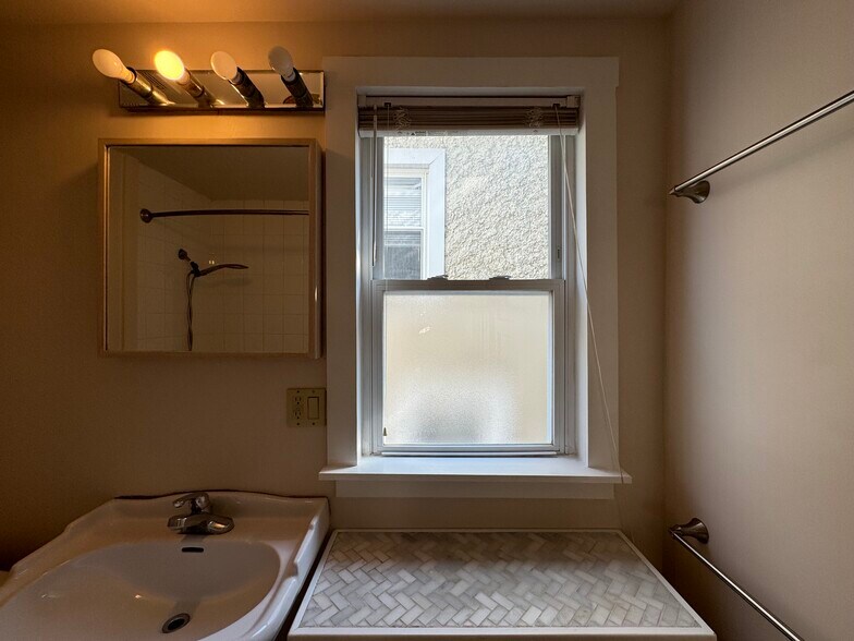 Building Photo - 5709 Melvin St