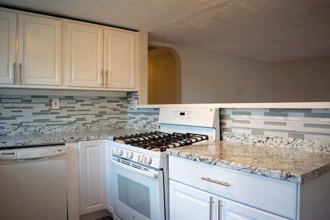 Building Photo - 25 South End Rd