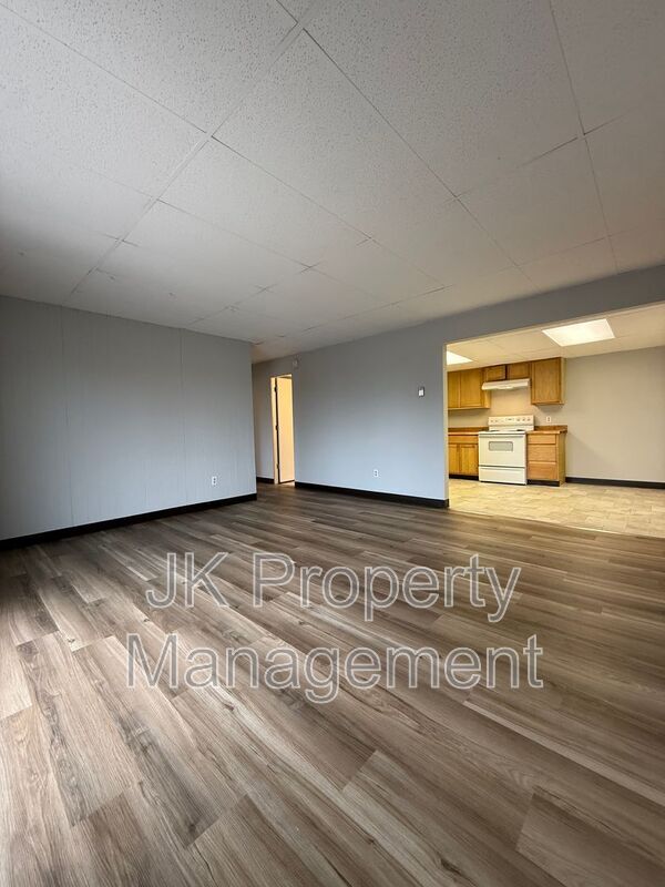 Building Photo - 1122 1st Ave SW