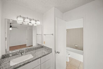 Building Photo - 3987 Tanglewilde St