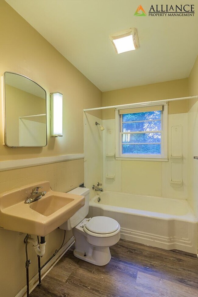 Building Photo - 1845 College Heights Rd