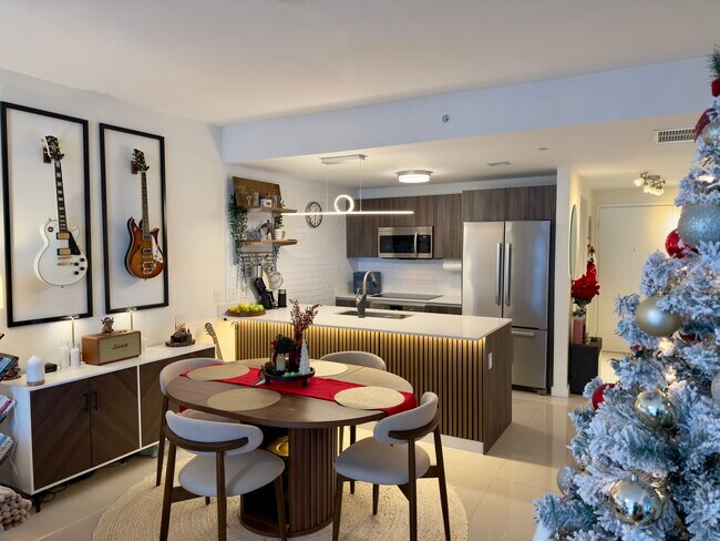 Building Photo - 488 NE 18th St