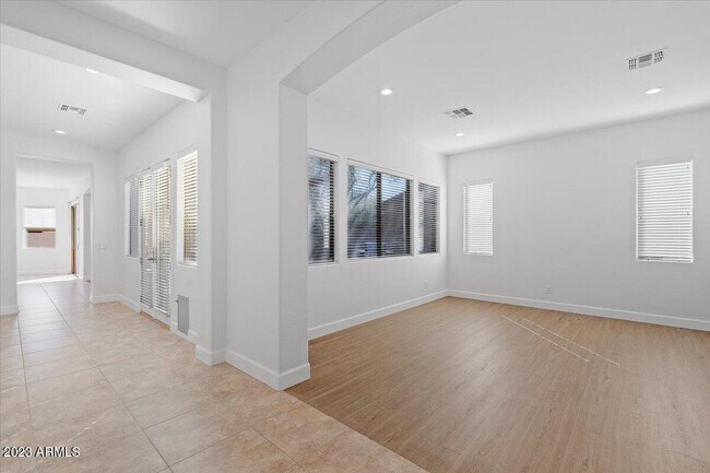 Building Photo - 2413 W Sienna Bouquet Pl