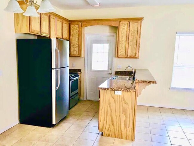 Building Photo - 1507 Phoenix St