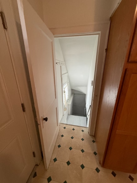 Building Photo - 613 Wildwood Ave