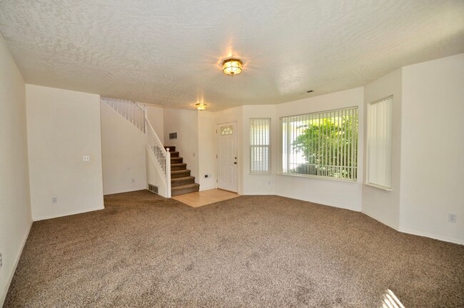 Building Photo - Broadmoore Community, 4 bed 2.5 bath