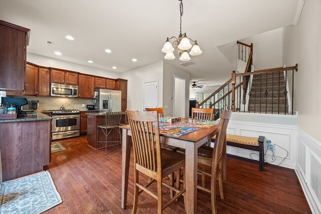 Building Photo - Extremely well-maintained 3-bedroom, 3.5 bath townhome in Baxter Village!